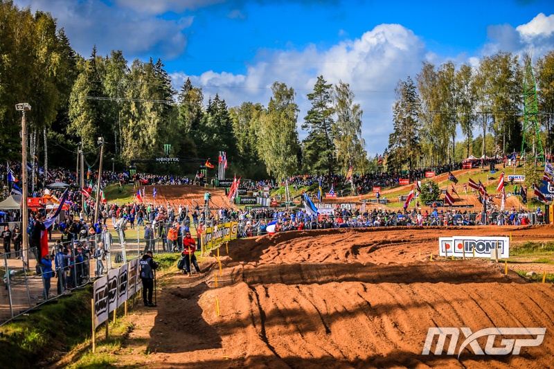 FansInTrack1_MXoN_LV_2014.jpg
